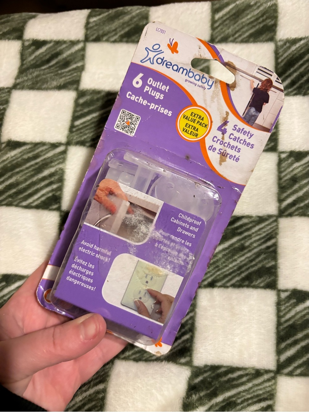 6 safety outlet plugs and 4 safety catches